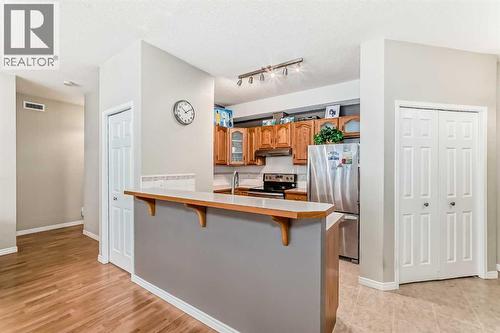 106, 628 56 Avenue Sw, Calgary, AB - Indoor Photo Showing Kitchen