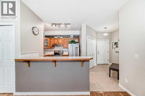 106, 628 56 Avenue Sw, Calgary, AB - Indoor Photo Showing Kitchen