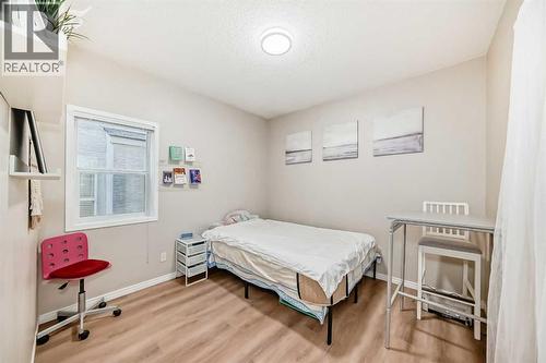 106, 628 56 Avenue Sw, Calgary, AB - Indoor Photo Showing Bedroom