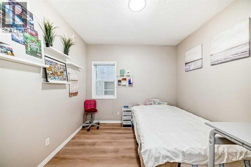 106, 628 56 Avenue Sw, Calgary, AB - Indoor Photo Showing Bedroom