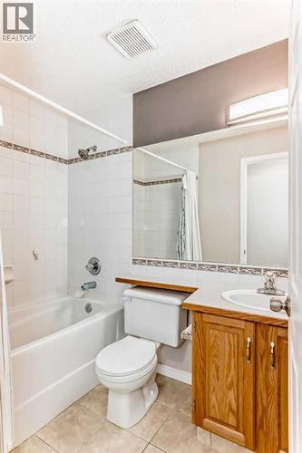 106, 628 56 Avenue Sw, Calgary, AB - Indoor Photo Showing Bathroom