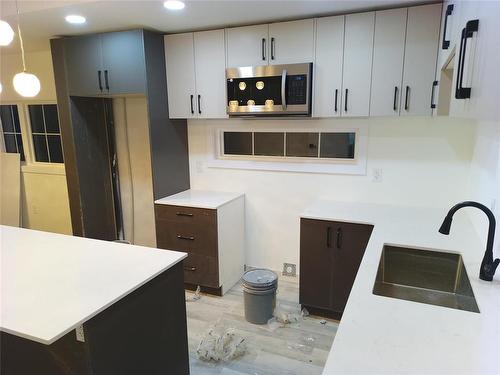 693 Fleet Avenue, Winnipeg, MB - Indoor Photo Showing Kitchen