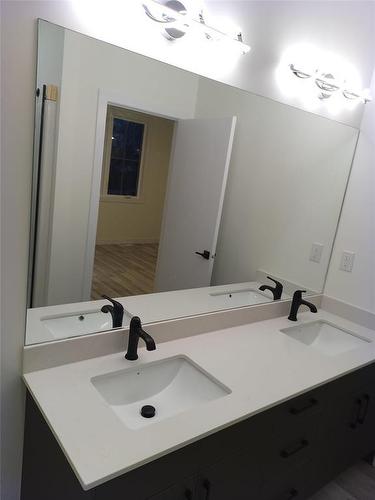 693 Fleet Avenue, Winnipeg, MB - Indoor Photo Showing Bathroom