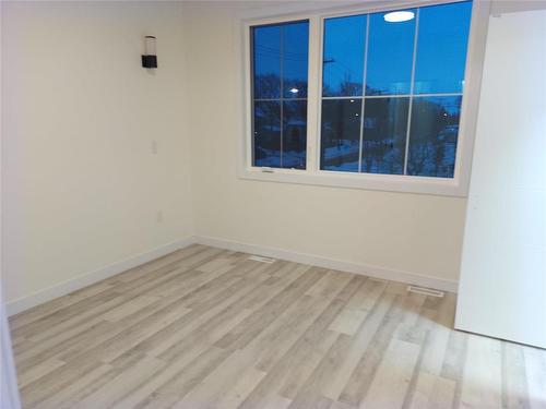 693 Fleet Avenue, Winnipeg, MB - Indoor Photo Showing Other Room