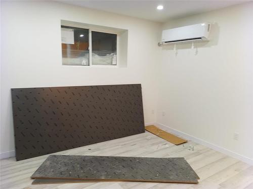 693 Fleet Avenue, Winnipeg, MB - Indoor Photo Showing Other Room