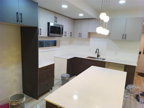 693 Fleet Avenue, Winnipeg, MB - Indoor Photo Showing Kitchen