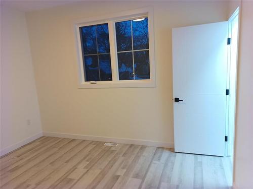 693 Fleet Avenue, Winnipeg, MB - Indoor Photo Showing Other Room