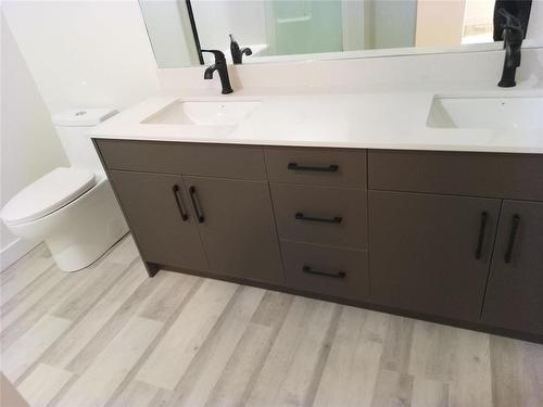 693 Fleet Avenue, Winnipeg, MB - Indoor Photo Showing Bathroom