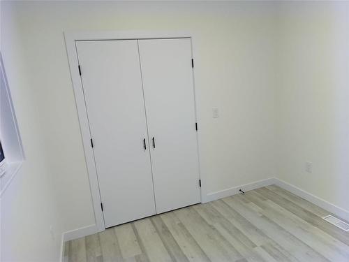 693 Fleet Avenue, Winnipeg, MB - Indoor Photo Showing Other Room