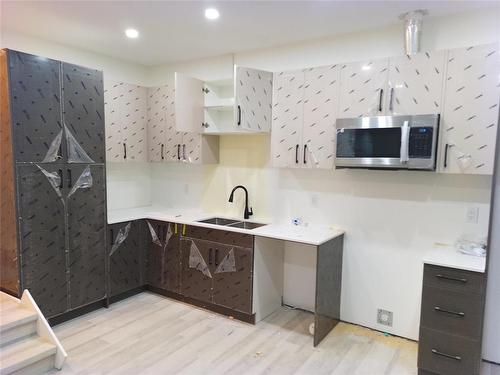693 Fleet Avenue, Winnipeg, MB - Indoor Photo Showing Kitchen With Double Sink