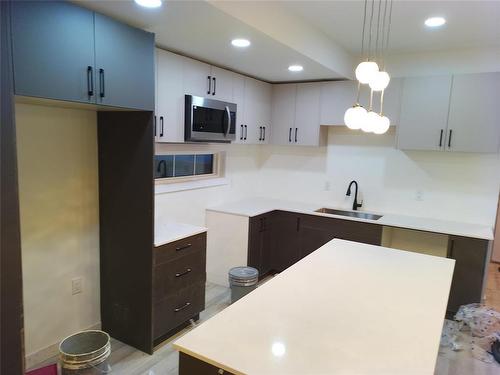 693 Fleet Avenue, Winnipeg, MB - Indoor Photo Showing Kitchen