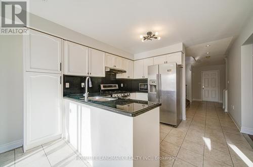 4719 Apple Blossom Circle, Mississauga, ON - Indoor Photo Showing Kitchen