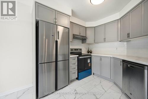 Kitchen - 727 Thompson Road S, Milton, ON - Indoor Photo Showing Kitchen