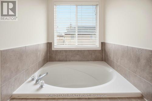 Primary Bedroom Ensuite - 727 Thompson Road S, Milton, ON - Indoor Photo Showing Bathroom