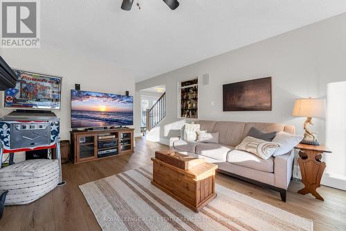 Family room with wet bar/coffer bar - 2131 Upland Drive, Burlington, ON - Indoor Photo Showing Living Room