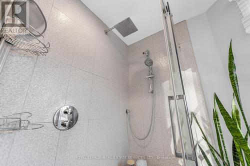Primary ensuite bathroom shower - 2131 Upland Drive, Burlington, ON - Indoor Photo Showing Bathroom