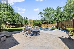 Large sunny private back yard - 