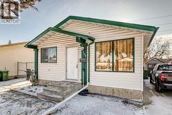 208 Bracewood Road SW  Calgary, AB T2W 3C1