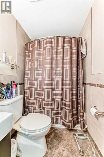 208 Bracewood Road Sw, Calgary, AB - Indoor Photo Showing Bathroom