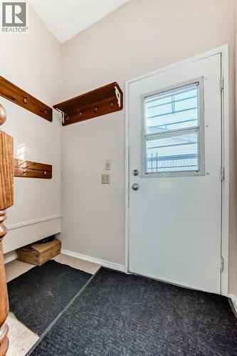 208 Bracewood Road Sw, Calgary, AB - Indoor Photo Showing Other Room