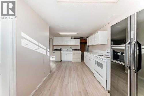 208 Bracewood Road Sw, Calgary, AB - Indoor Photo Showing Kitchen
