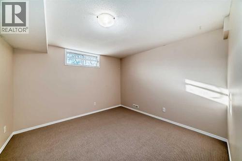 208 Bracewood Road Sw, Calgary, AB - Indoor Photo Showing Other Room
