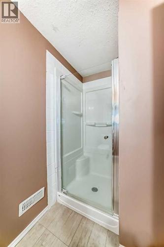 208 Bracewood Road Sw, Calgary, AB - Indoor Photo Showing Bathroom