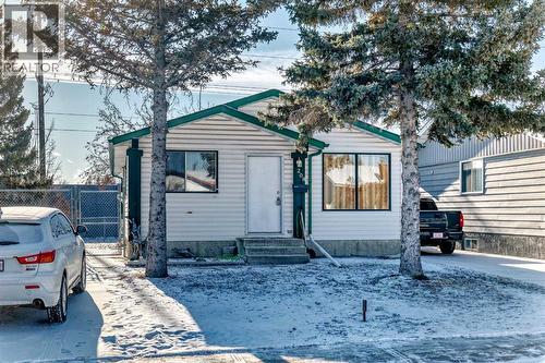 208 Bracewood Road Sw, Calgary, AB - Outdoor