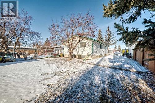 208 Bracewood Road Sw, Calgary, AB - Outdoor