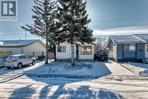 208 Bracewood Road Sw, Calgary, AB - Outdoor
