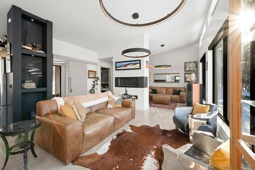 Salon - 10 Ch. De L'Oxalis, Harrington, QC - Indoor