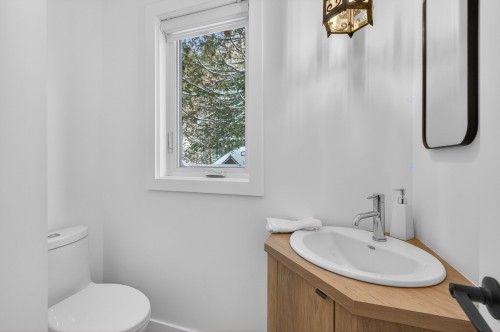 Powder room - 136 Ch. O'Reilly, Mont-Tremblant, QC - Indoor Photo Showing Bathroom