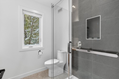 Bathroom - 136 Ch. O'Reilly, Mont-Tremblant, QC - Indoor Photo Showing Bathroom