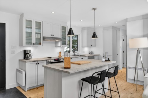 Kitchen - 136 Ch. O'Reilly, Mont-Tremblant, QC - Indoor Photo Showing Kitchen With Upgraded Kitchen