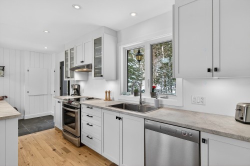 Kitchen - 136 Ch. O'Reilly, Mont-Tremblant, QC - Indoor Photo Showing Kitchen With Upgraded Kitchen