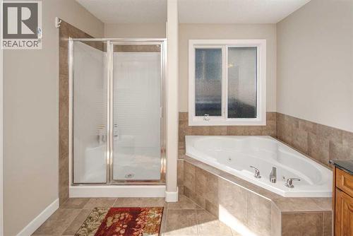 135 Everglade Circle Sw, Calgary, AB - Indoor Photo Showing Bathroom