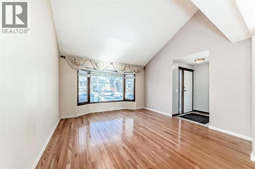 8007 Ranchview Drive Nw, Calgary, AB - Indoor Photo Showing Other Room
