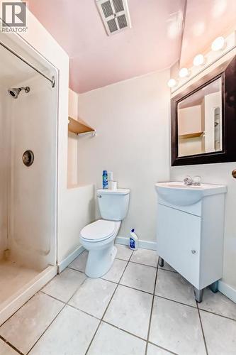 8007 Ranchview Drive Nw, Calgary, AB - Indoor Photo Showing Bathroom