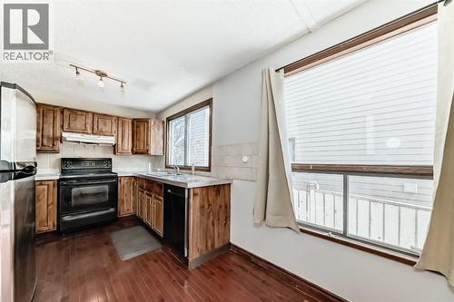 8007 Ranchview Drive Nw, Calgary, AB - Indoor Photo Showing Kitchen