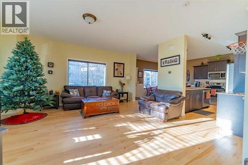 142 West Pointe Circle, Cochrane, AB - Indoor Photo Showing Living Room
