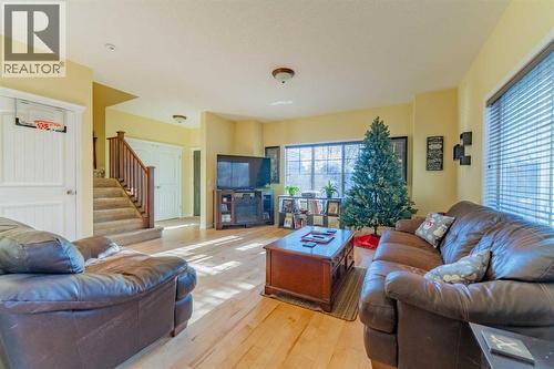 142 West Pointe Circle, Cochrane, AB - Indoor Photo Showing Living Room