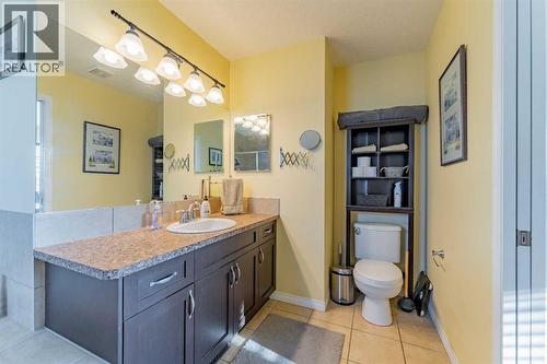 142 West Pointe Circle, Cochrane, AB - Indoor Photo Showing Bathroom