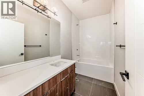 504 Heritage Boulevard, Cochrane, AB - Indoor Photo Showing Bathroom