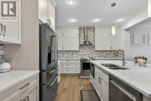 Kitchen - 139 Evansglen Circle Nw, Calgary, AB - Indoor Photo Showing Kitchen With Stainless Steel Kitchen With Double Sink With Upgraded Kitchen
