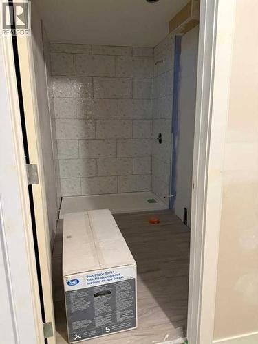 Bsement full bath - 139 Evansglen Circle Nw, Calgary, AB - Indoor