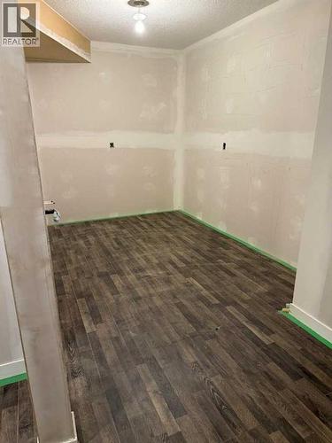 Basement - 139 Evansglen Circle Nw, Calgary, AB - Indoor Photo Showing Other Room