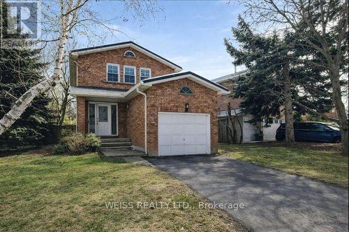 9 TRALEE STREET  Brampton, ON L6Z 2X4
