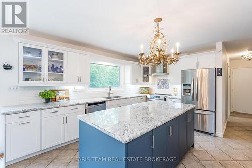 32 Cairns Boulevard, Springwater, ON - Indoor Photo Showing Kitchen With Upgraded Kitchen
