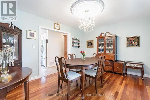 32 Cairns Boulevard, Springwater, ON - Indoor Photo Showing Dining Room