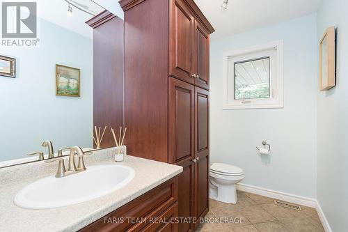 32 Cairns Boulevard, Springwater, ON - Indoor Photo Showing Bathroom
